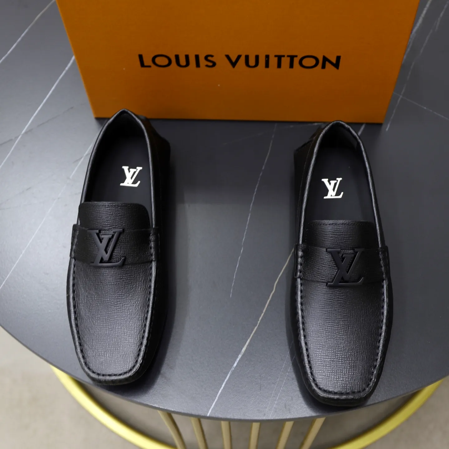 Ex-factory price: 480💰【LV】Louis Vuitton ⚠️High-end men’s driving and pedal series ⚠️38-44 (customized for 45) ⚠️All original cowhide leather! Thick and soft! Made entirely of calfskin lining! Rubber sheet anti-slip beanie sole! Three-dimensional package technology! Fashionable and classic! Handicrafts! Original high quality! Feel free to compare!